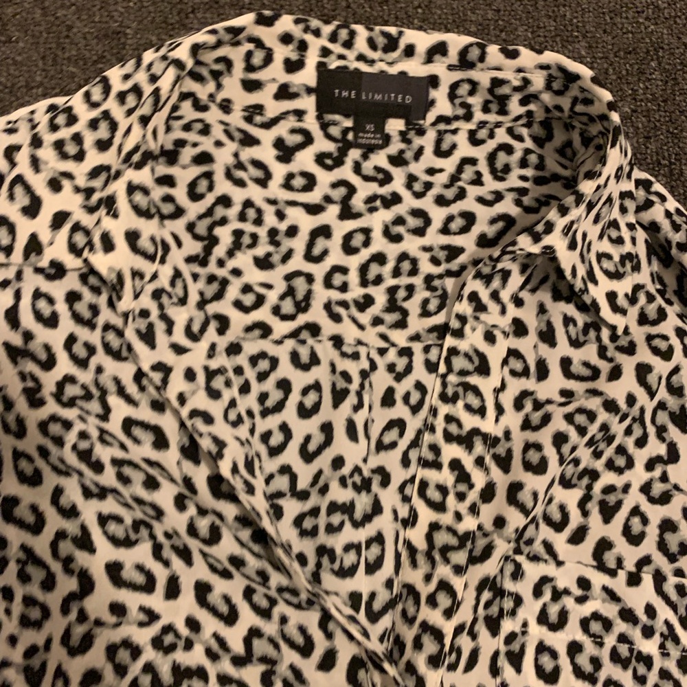 Grey And White Cheetah Button Up - image 7